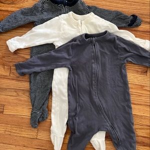 Old Navy 2-way zip Footies bundle (3-6 months)
